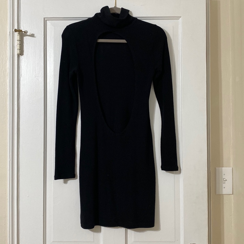 Long sleeve backless black short dress